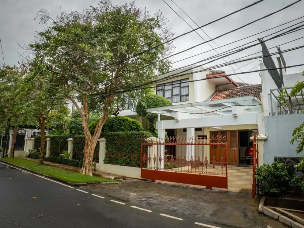 Rumah Kayu Putih: 2 Lantai, LT 513 m2, Lingkungan Elit Rumah Besar, Murah