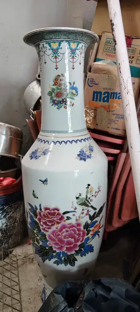 Guci antik 1 meter tinggi