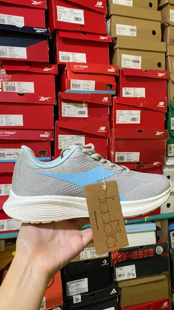 OBRAL SEPATU DIADORA SPORT CEWEK ORIGINAL DISKON UPTO 70%