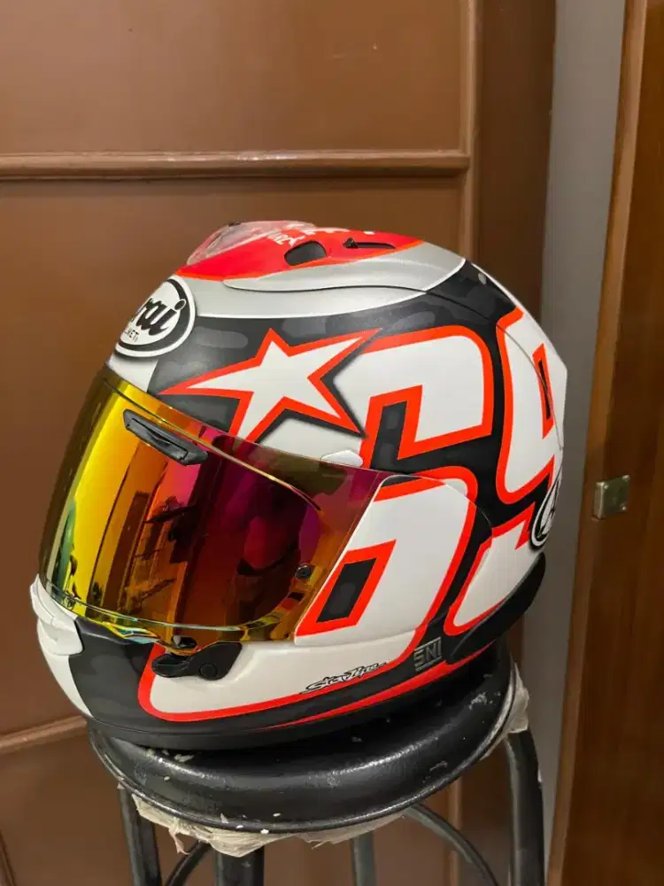 Jual helm arai 69 ukuran L  masih bagus,mulus tanpa cacat