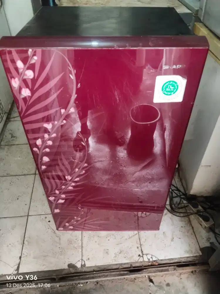 Di jual cepat kulkas 1 pintu merk sharp