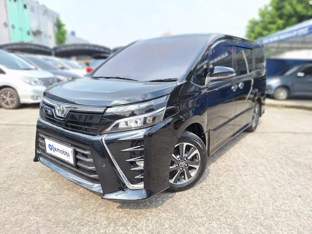 Pajak Panjang - Toyota Voxy 2.0 Bensin-AT 2018