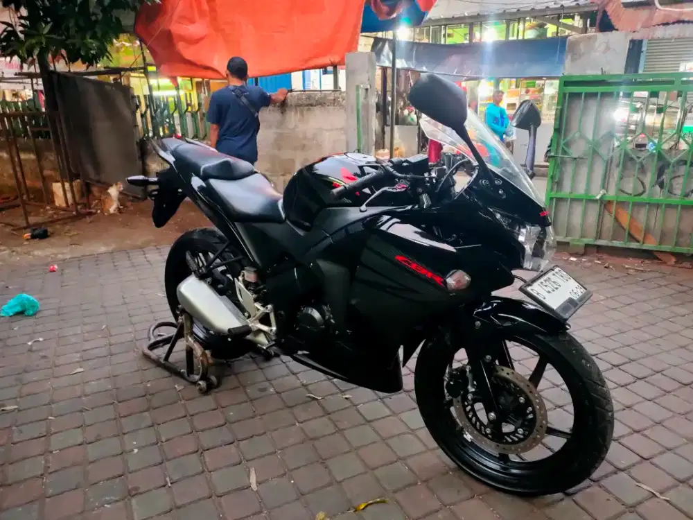 Honda CBR 150R CBU Pajak Hidup Thn 2013