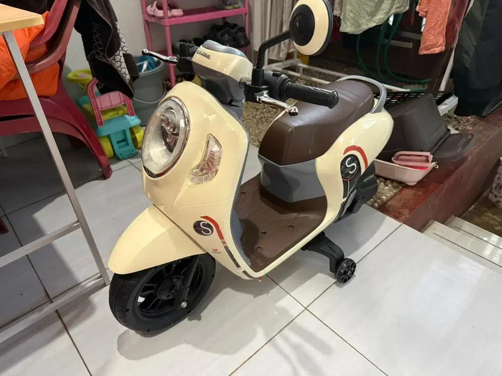 Motor scoopy anak