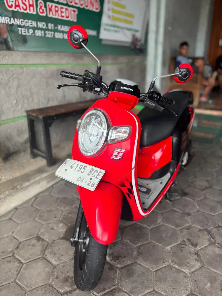 Scoopy 2018 merah