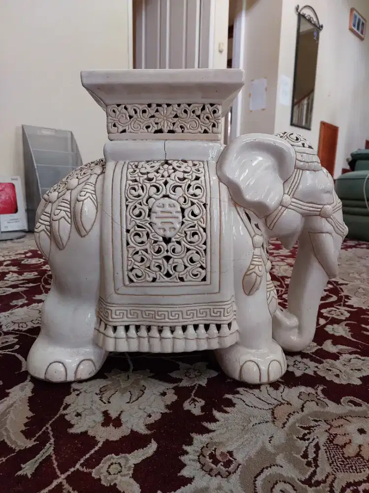 Di Jual Keramik Gajah