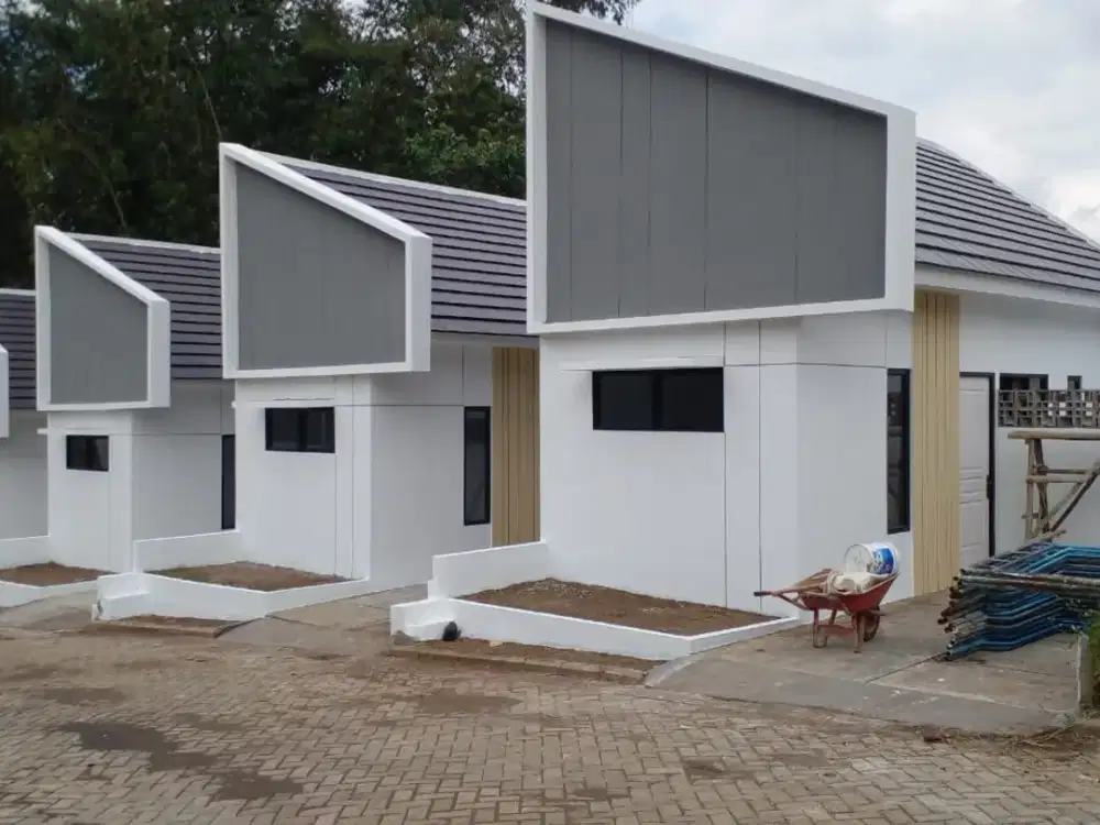 Dijual Murah Rumah Villa Strategis di Tawangargo Batu Malang