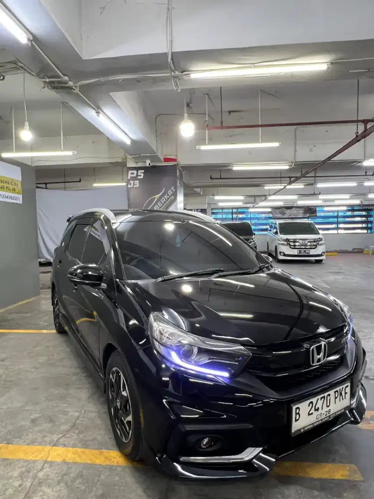 Mobilio RS CVT 2019 hitam