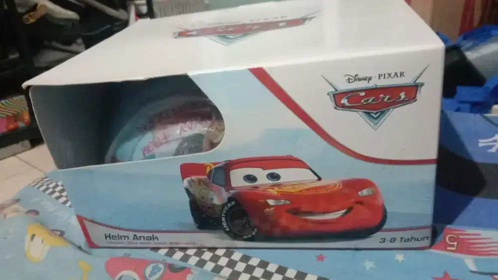 Helm sepeda anak Cars disney
