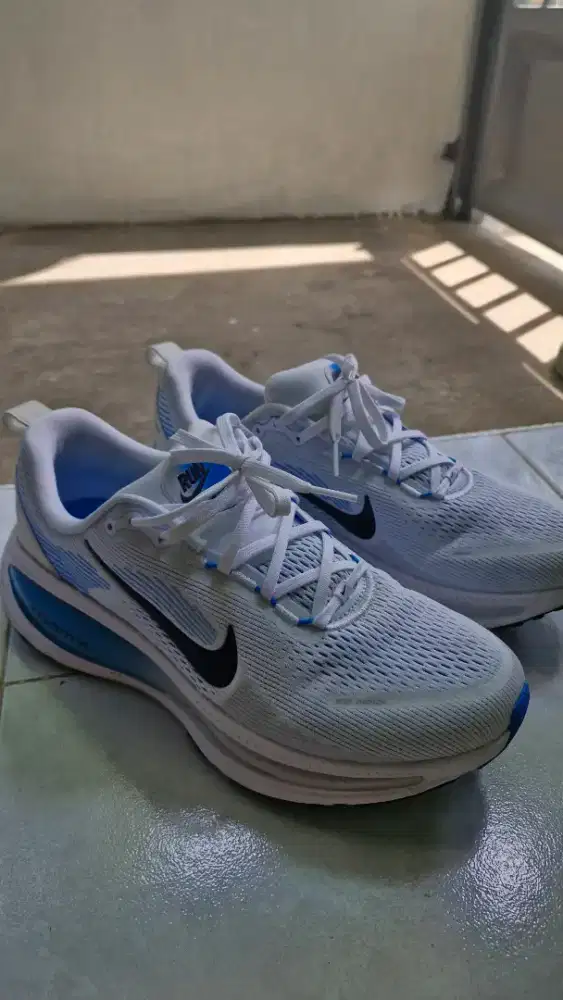 Sepatu Nike vomero 18