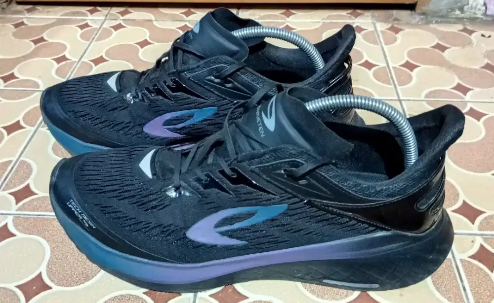 Sepatu Running Nineten 44 Joss