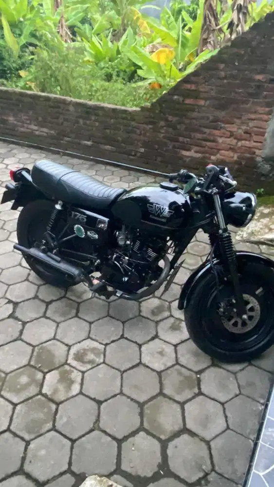 W 175 2022 Black edition