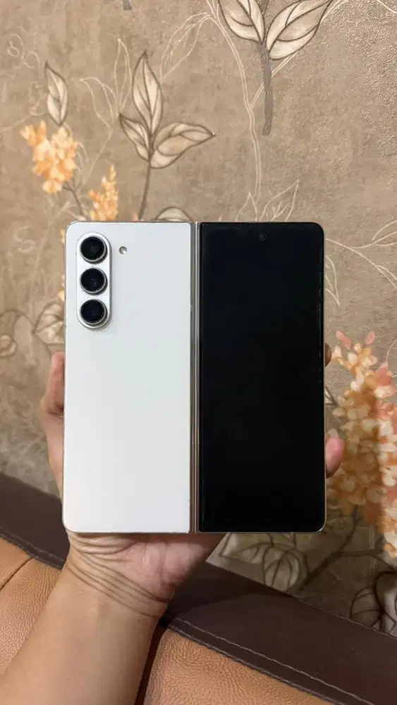 Dijual cepat Samsung Z Fold 5 12/512Gb