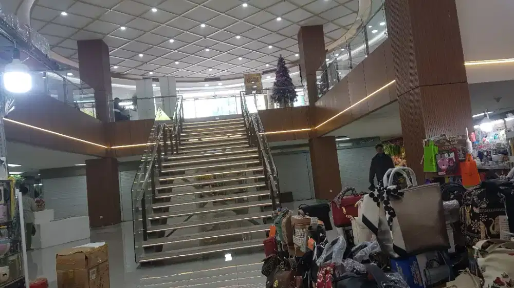 Lowanga kerja karya wanita di pasar pagi mangga dua