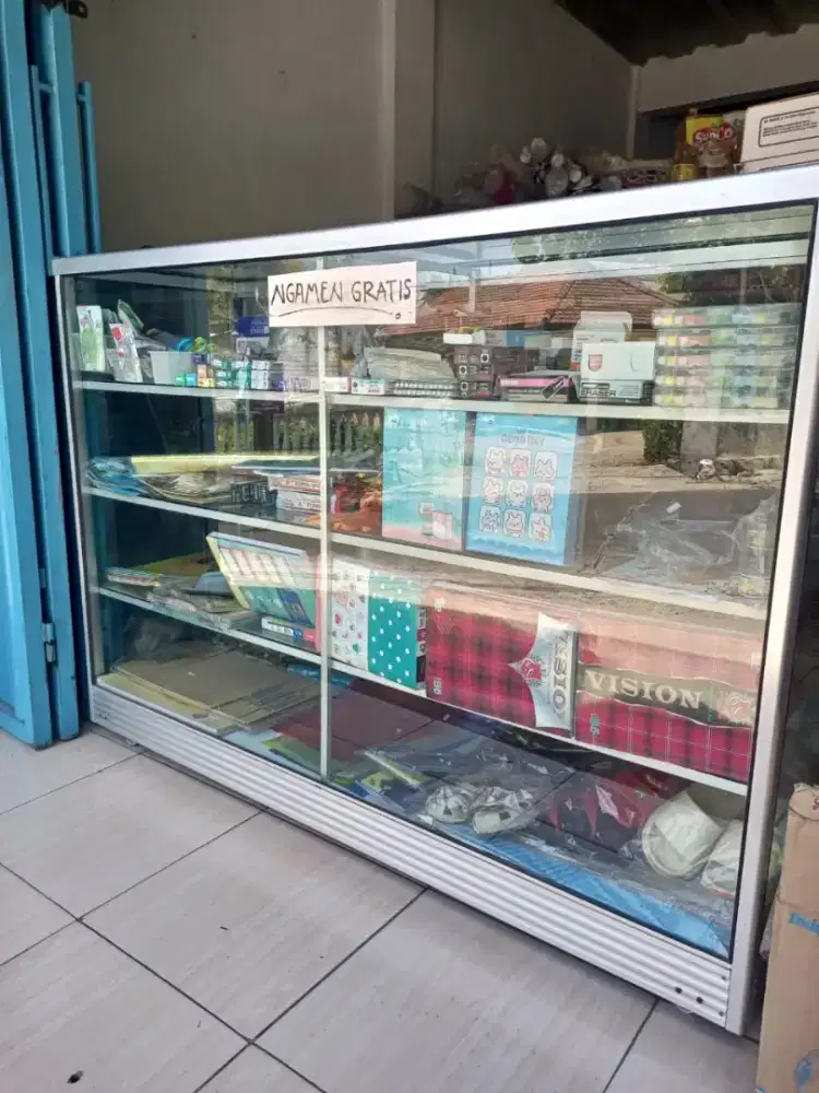 Etalase kaca panjang 1,5 Meter