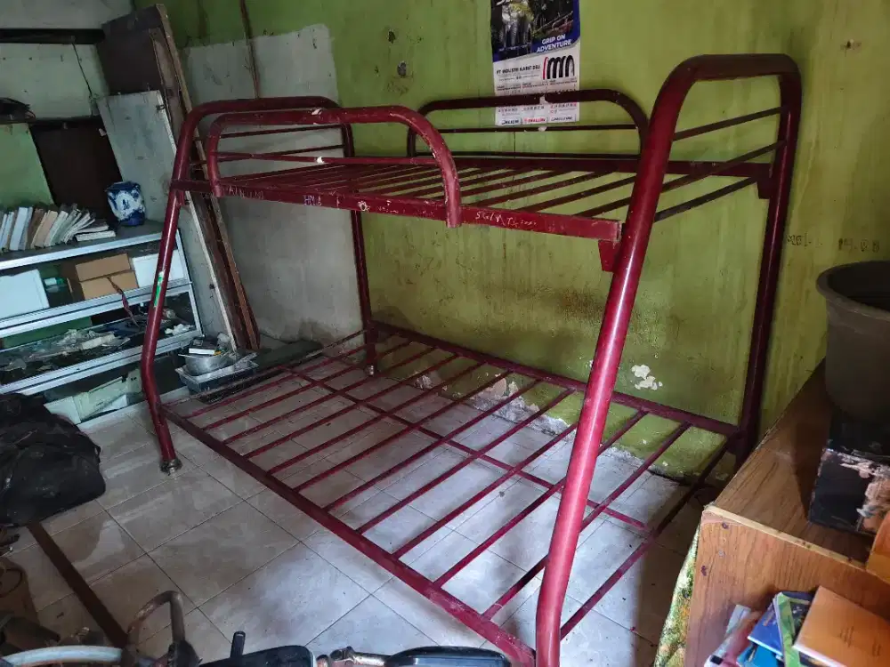 Tempat tidur besi tingkat 2