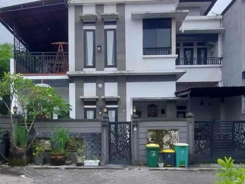 dijual rumah minimalis 2 lantai di Padangsambian