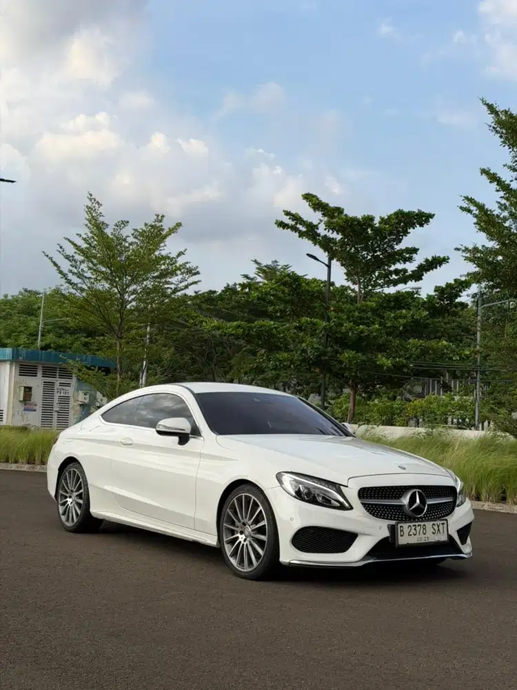 Mercedes Benz C300 Coupe 2017 White on Black Sangat Terawat