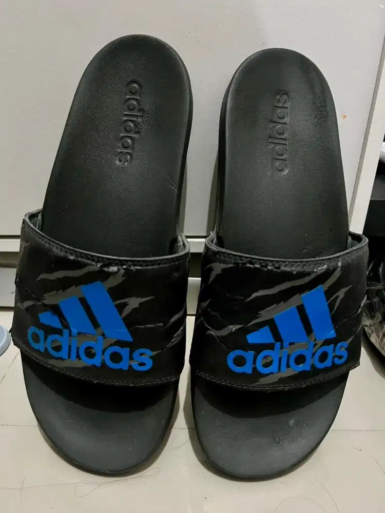 sandal adidas bekas