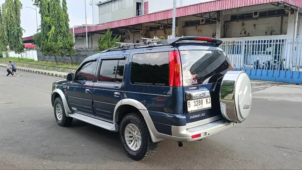 Ford Everest XLT matik diesel 4x2