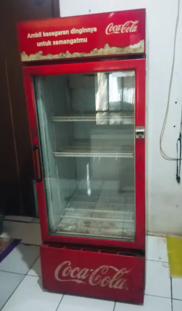 Jual showcase masih bagus