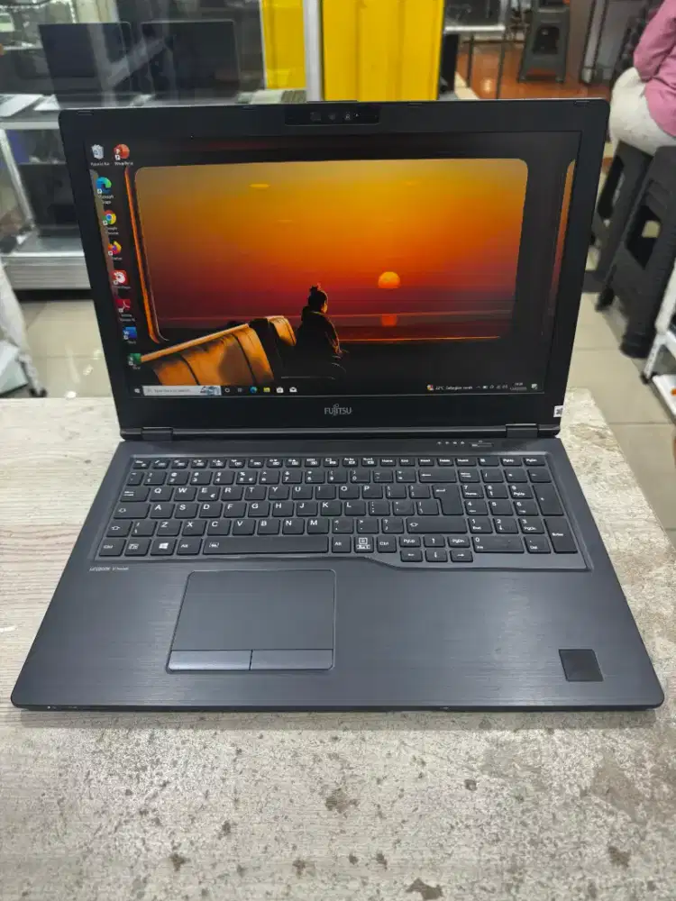 FUJITSU LIFEBOOK U7510 CORE I7 GEN 10 8/512 GB 15 INCHI SECOND
