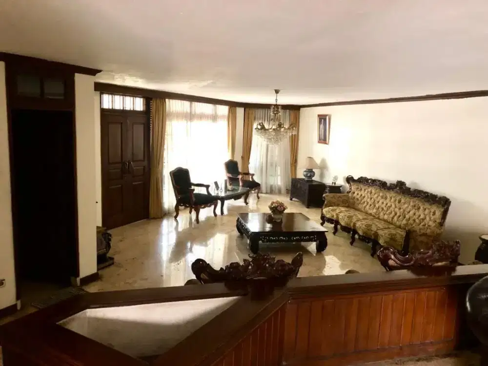 DIJUAL RUMAH SIAP HUNI DI MELAWAI BLOK M KEBAYORAN BARU JAKARTA SELATA
