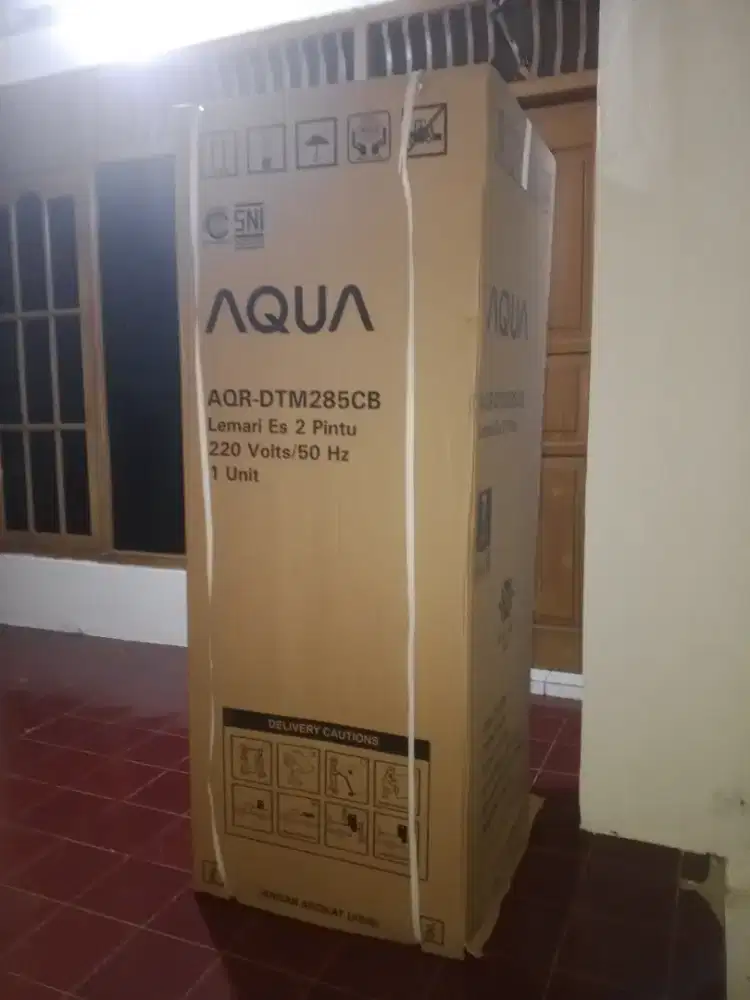 Kulkas 2 pintu merek Aqua