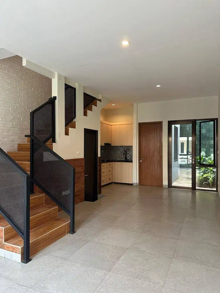 DIJUAL RUMAH BARU LOKASI STRATEGIS DEKAT PINTU TOL BSD