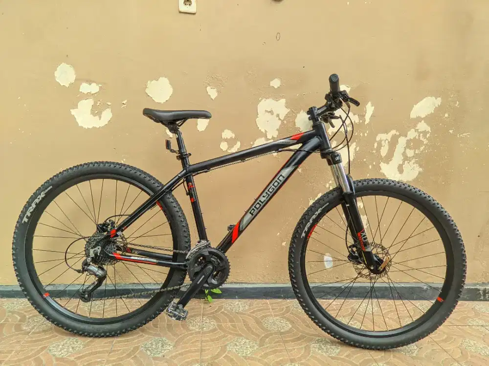 sepeda MTB Polygon premier 4
ukura. 27.5 bisa TT sepeda lain