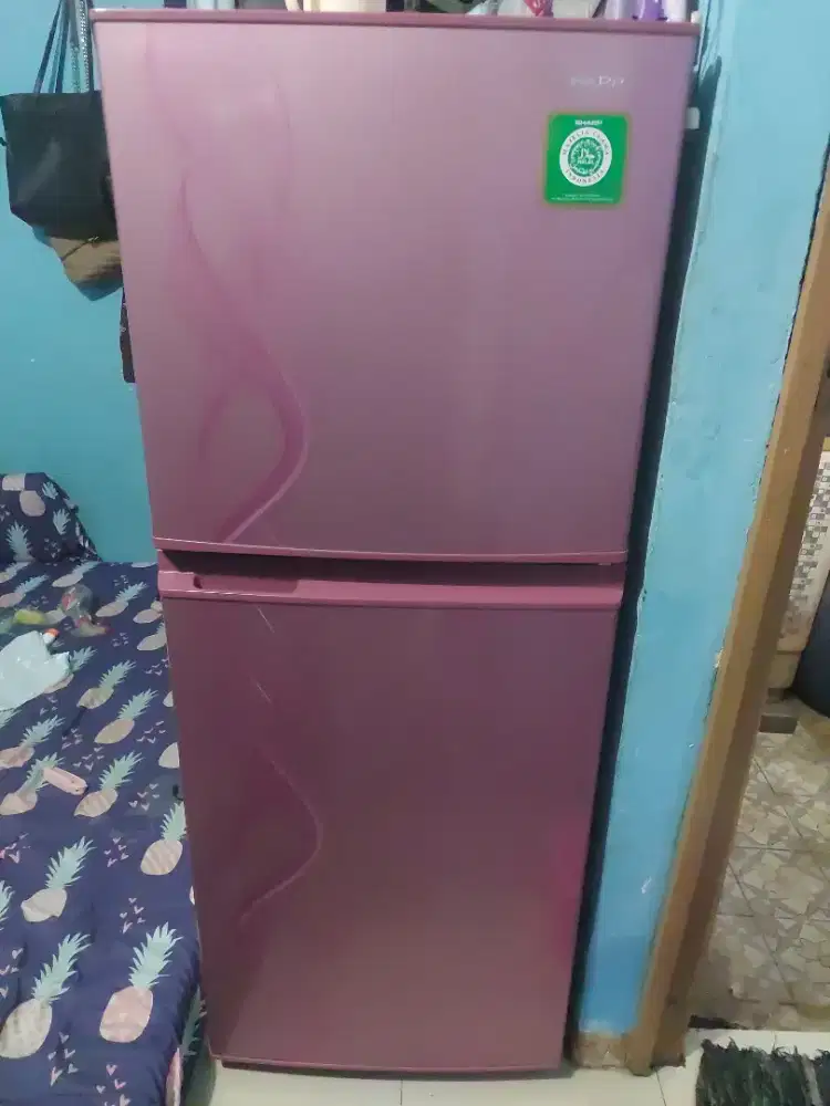 Kulkas dua pintu sharp