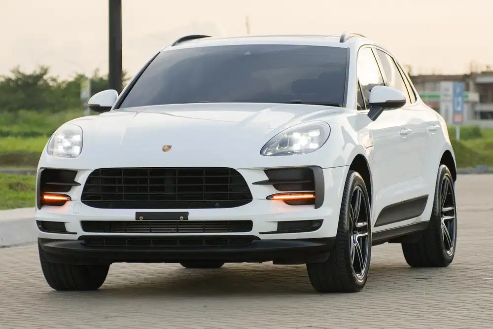 9K Rasa Baru! Porsche Macan Turbo Facelift 2020 Full Opt x5 gle450