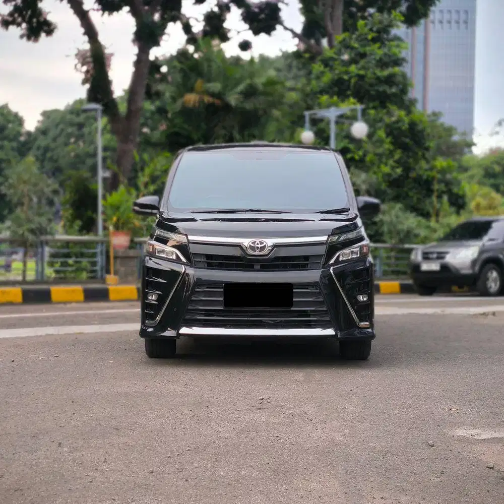 Toyota Voxy hitam 2020, tdp: 9.9jt all in