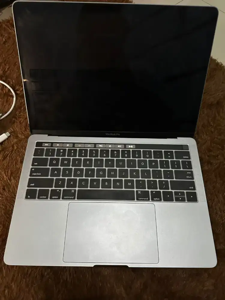 Macbook Pro 13 Inch tahun 2018 ( Touch Bar )