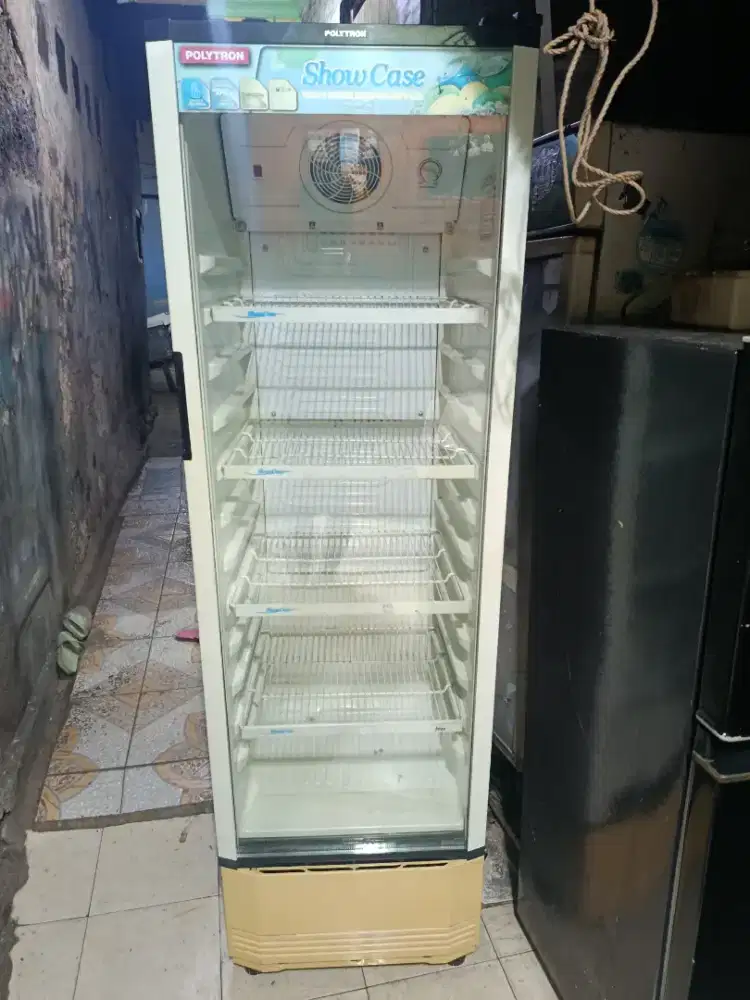 Showcase merek polytron 4 RAK