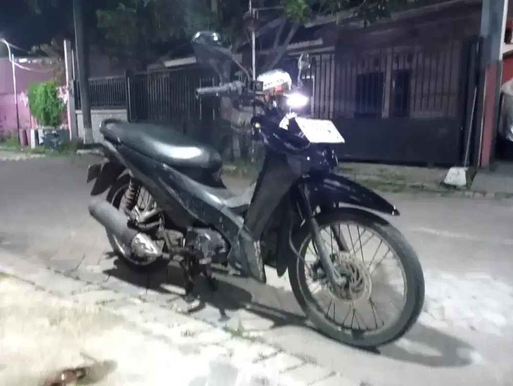 Dijual Sepeda motor bekas Revo Avsolute tahun 2013