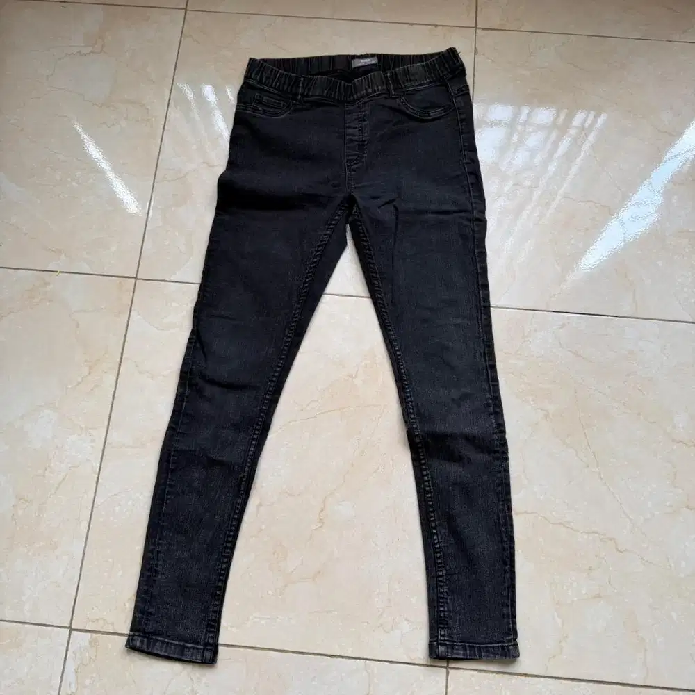 Celana jeans hitam MAX