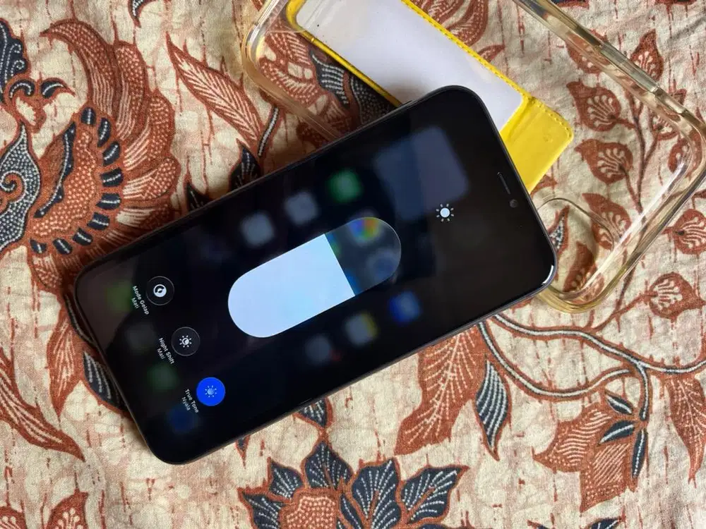 Iphone 11 black 64gb wifi only (b4yp4ss)