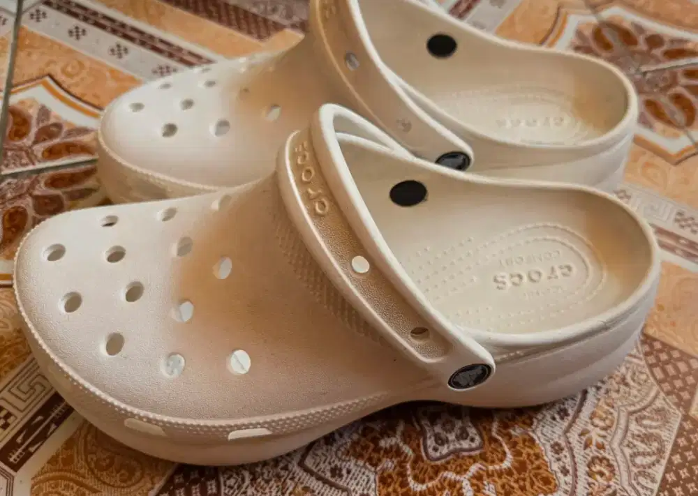 Crocs white second