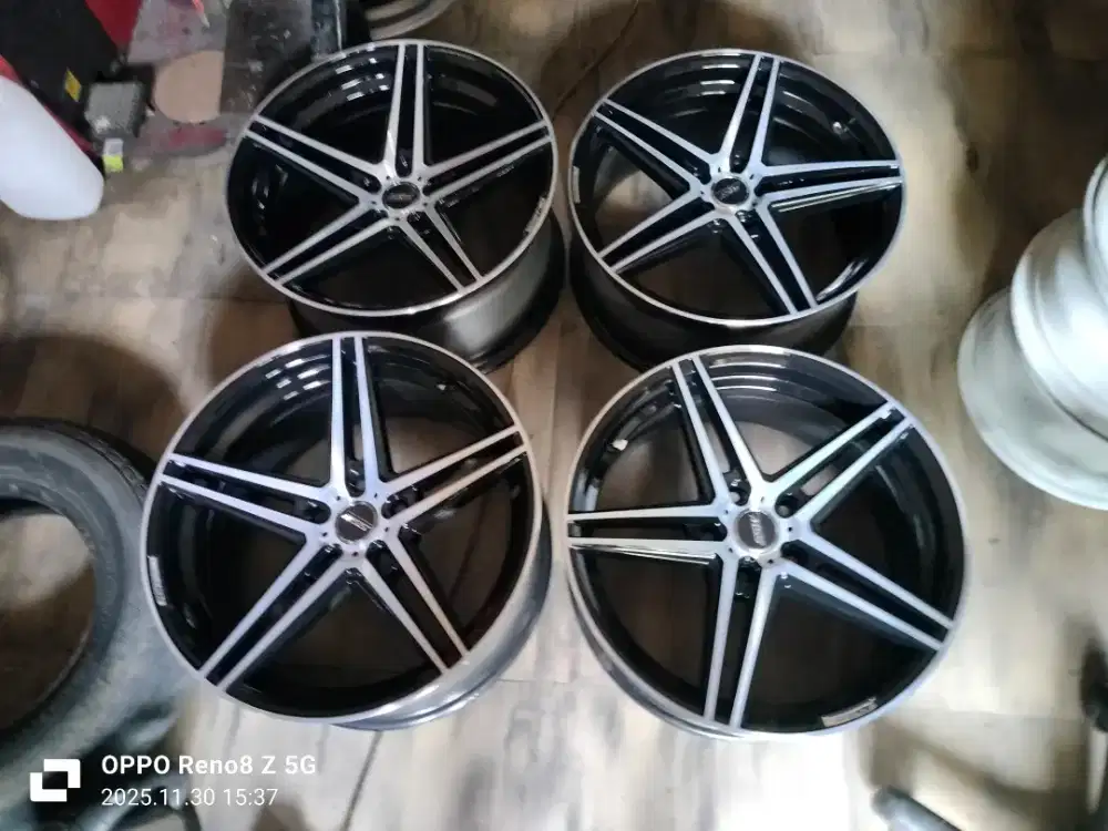 Jual vleg ssw R18 pcd 5x114 lbar 8/9 kond mulus 4pcs. Bisa tukar tamba