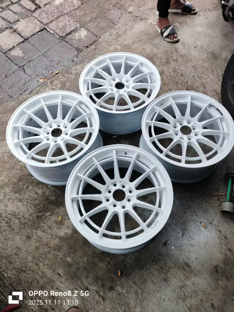 Jual vleg R17 pcd 4x114.3 100 lbar 7.5/8.5 kond mulus 4pcs.