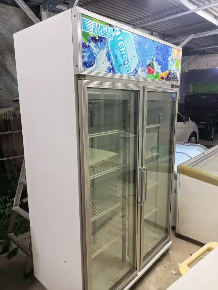 showcase 2 pintu merek sanden