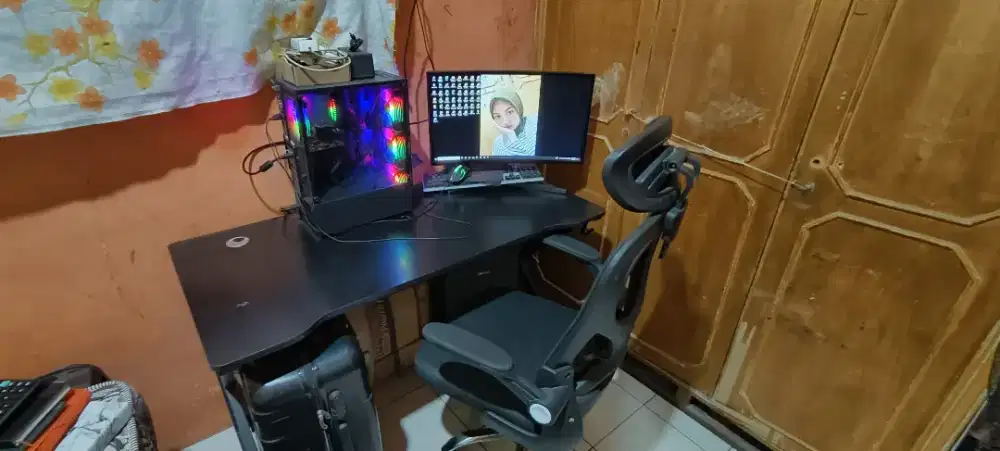PC Gaming + Meja dan Kursi Gaming