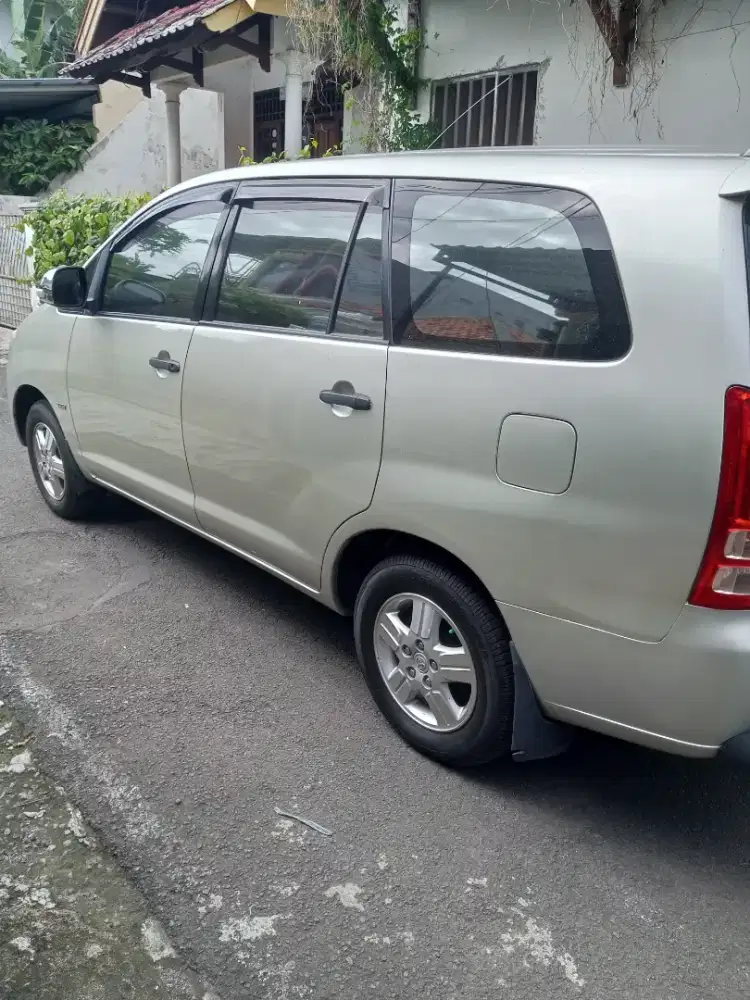 Dijual Toyota Kijang Innova 2008 Bensin
