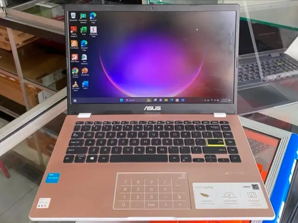 Laptop Asus E410M Ram 4GB Ssd 512GB sudah keyboard Nyala warna pink