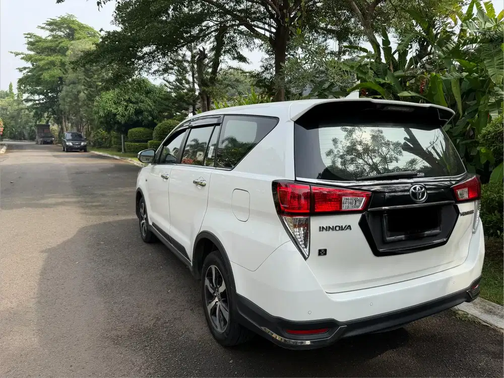 Toyota Innova Venturer 2.0 AT 2021 putih