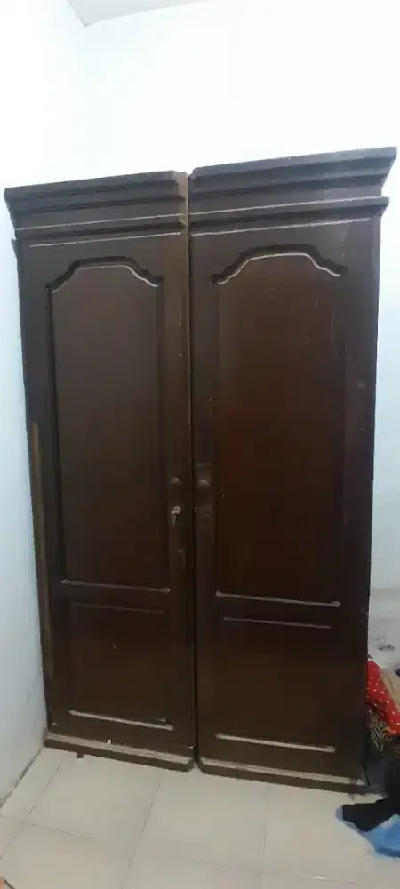 Dijual cepat lemari jadul kayu