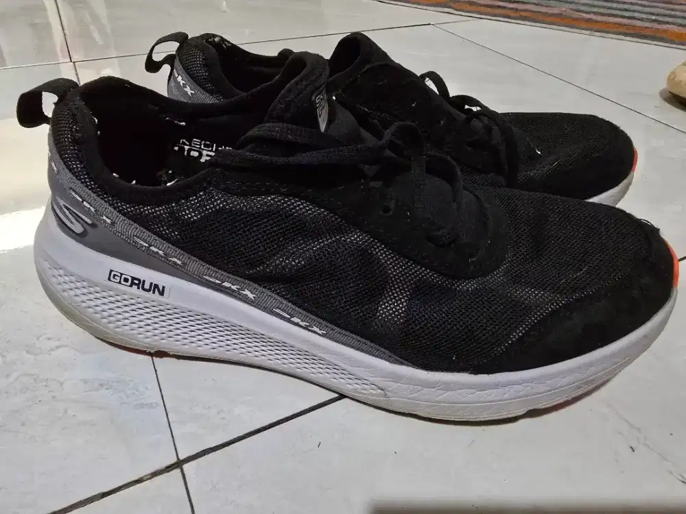 Skechers Go Run Elevate Men's Running Shoes - Black (43)