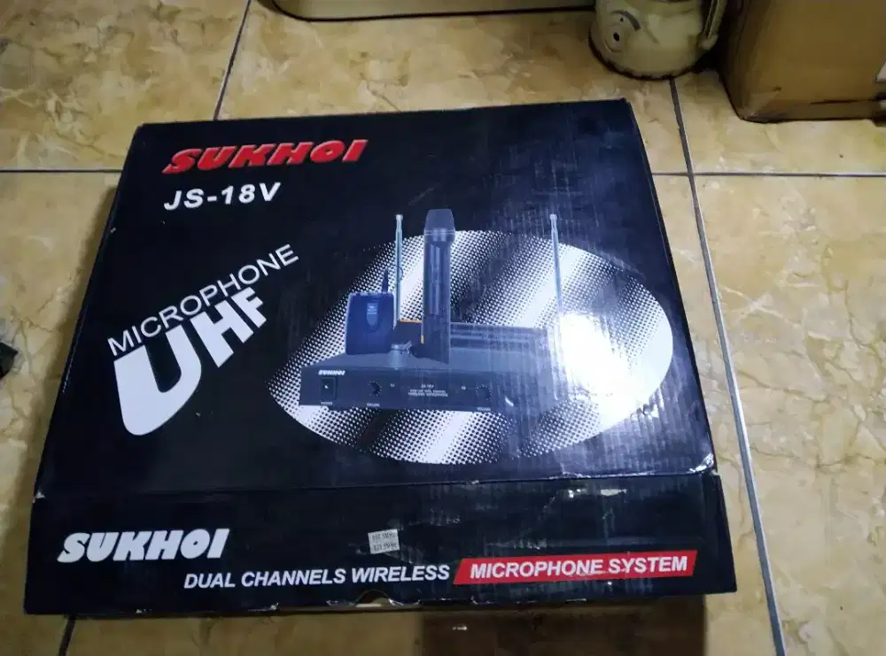 Microphone Wireless Dual Channel  merk Sukhoi JS-18V..
2 microphone