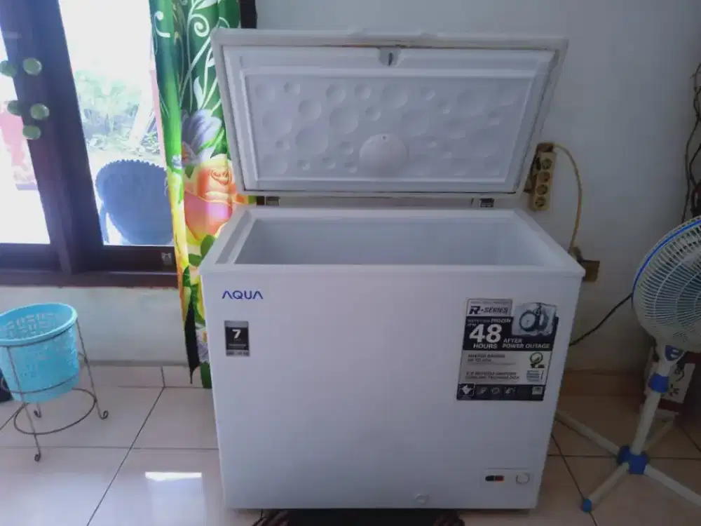 Freezer bekas merk Aqua